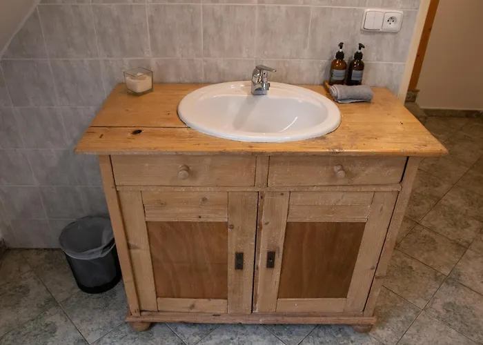 Podkrovi V Kabinetu Cb *