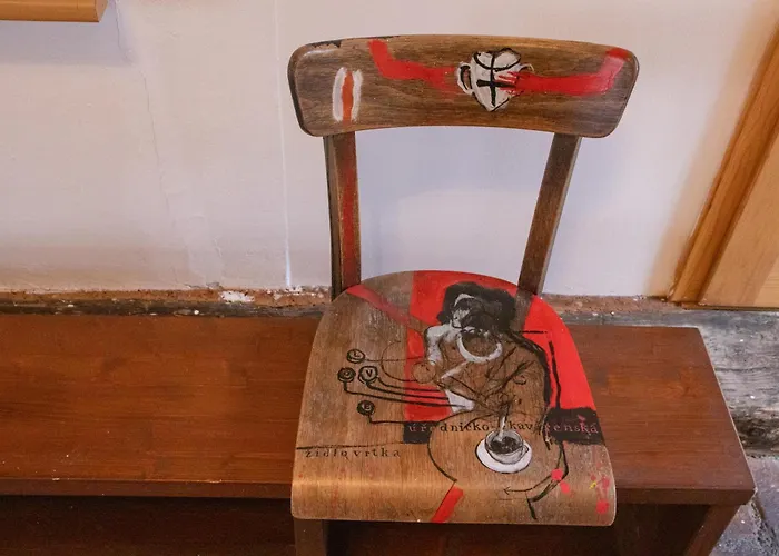 Podkrovi V Kabinetu Cb Διαμέρισμα Τσέσκε Μπουντεγιόβιτσε